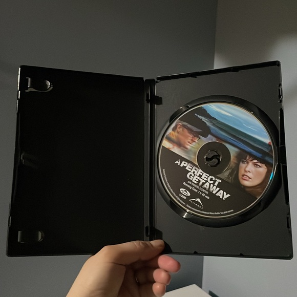 DVD Movie A Perfect Getaway - Picture 3 of 3